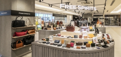 アミュプラザ博多にあるおしゃれな革の雑貨店 内観写真