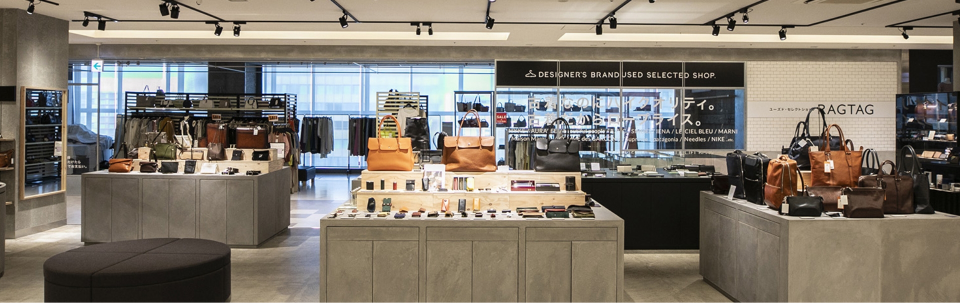 革製品のセレクトショップ フリースピリッツ アミュプラザ博多店