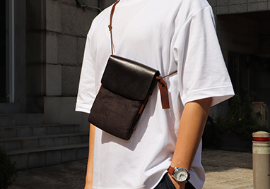 SHOULDER POUCH FLAP TYPE ショルダーバッグ