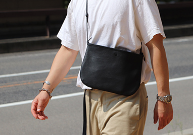 レザーサコッシュ　パセオ（Paseo）